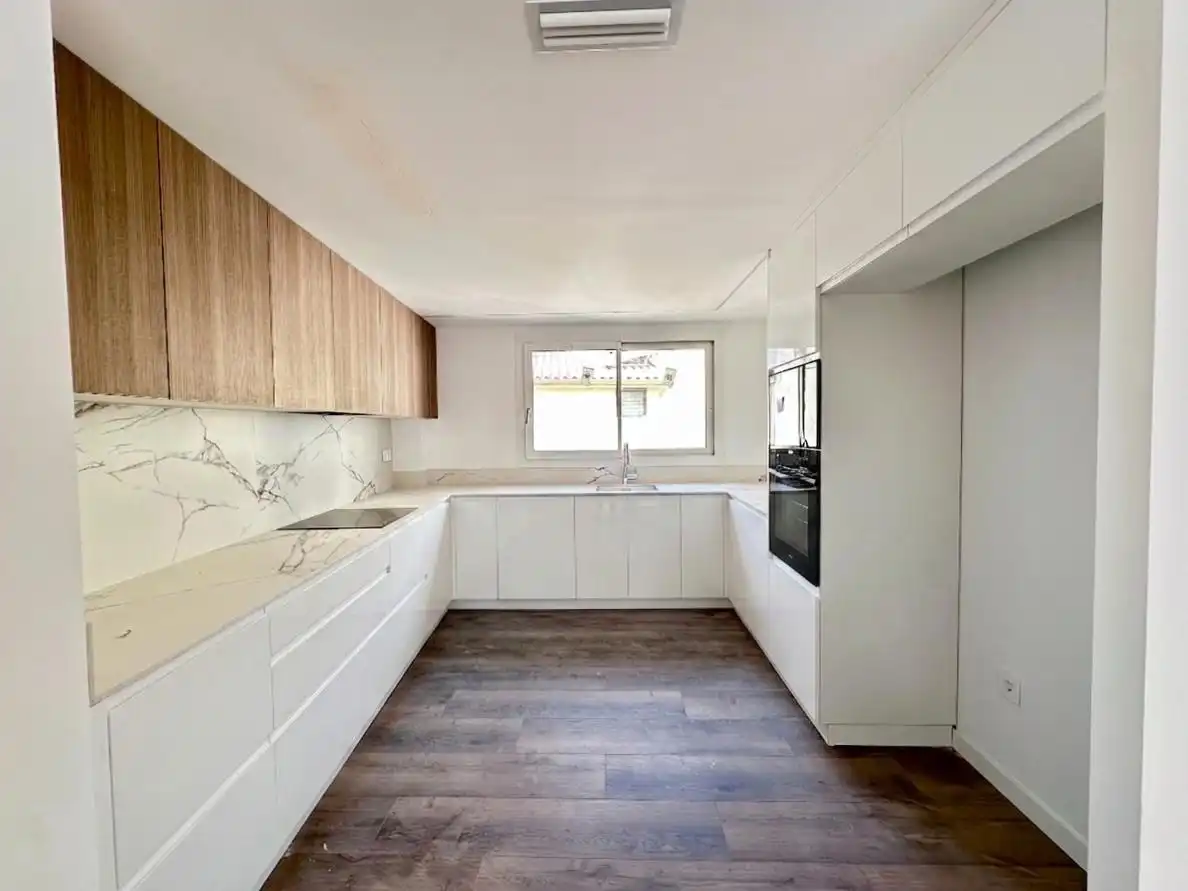 Küche von Wohnung zum Verkauf in Badalona mit Balkon