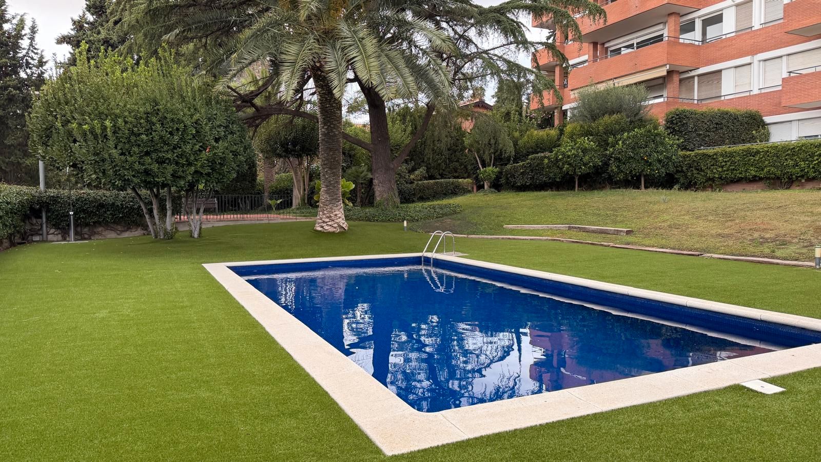 Piscina de Àtic en venda en Esplugues de Llobregat amb Aire condicionat, Parquet i Terrassa
