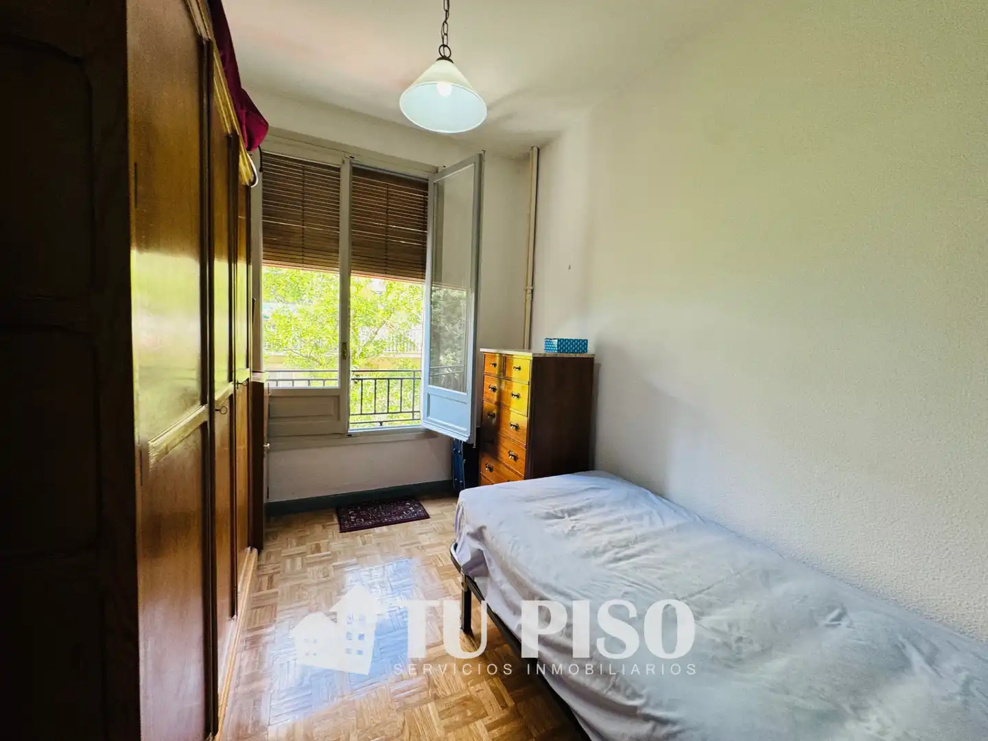 Schlafzimmer von Wohnung zur Miete in Madrid mit Heizung, Terrasse und Möbliert