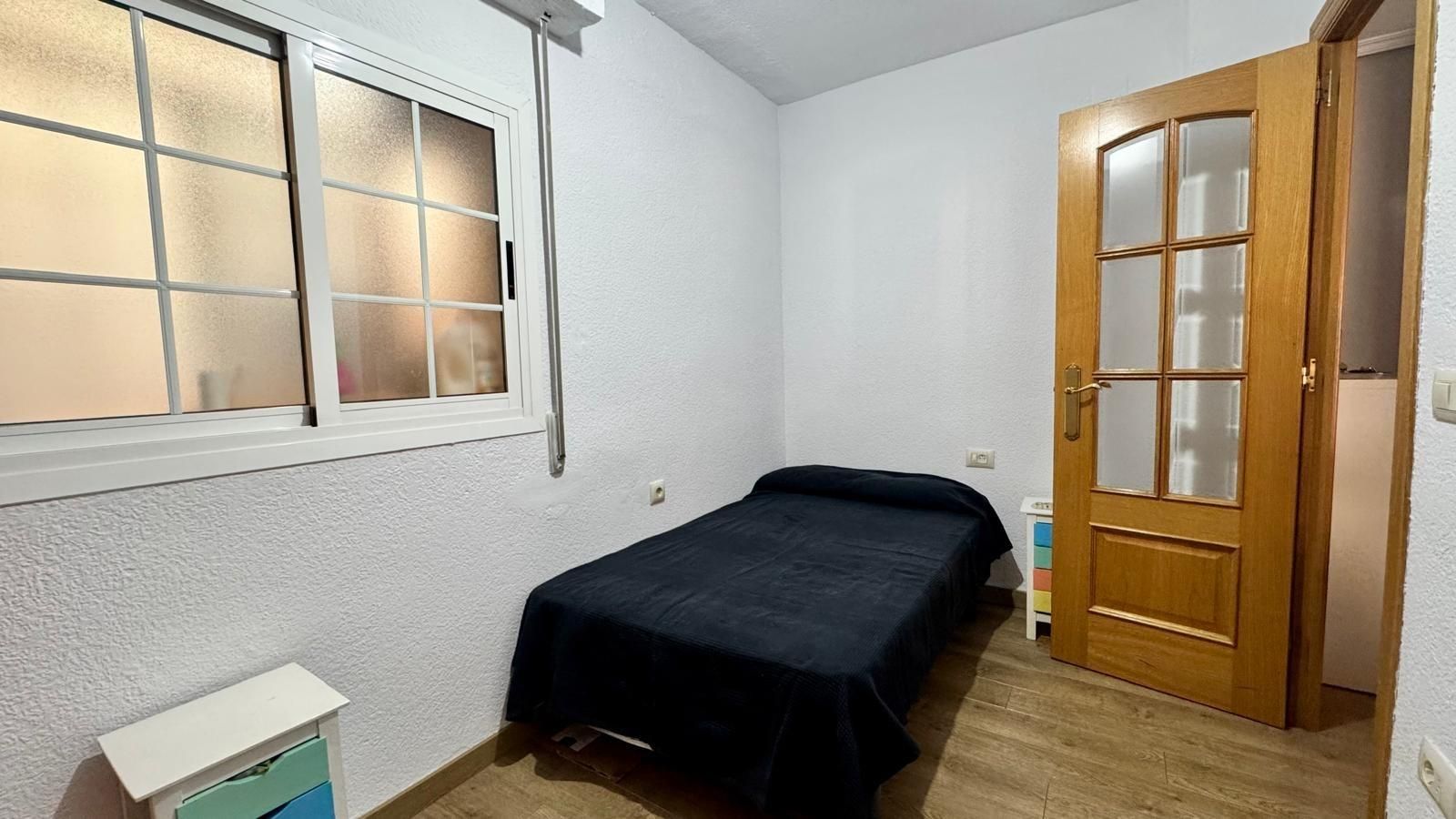 Bedroom of Flat to share in Burjassot  with Air Conditioner, Heating and Balcony