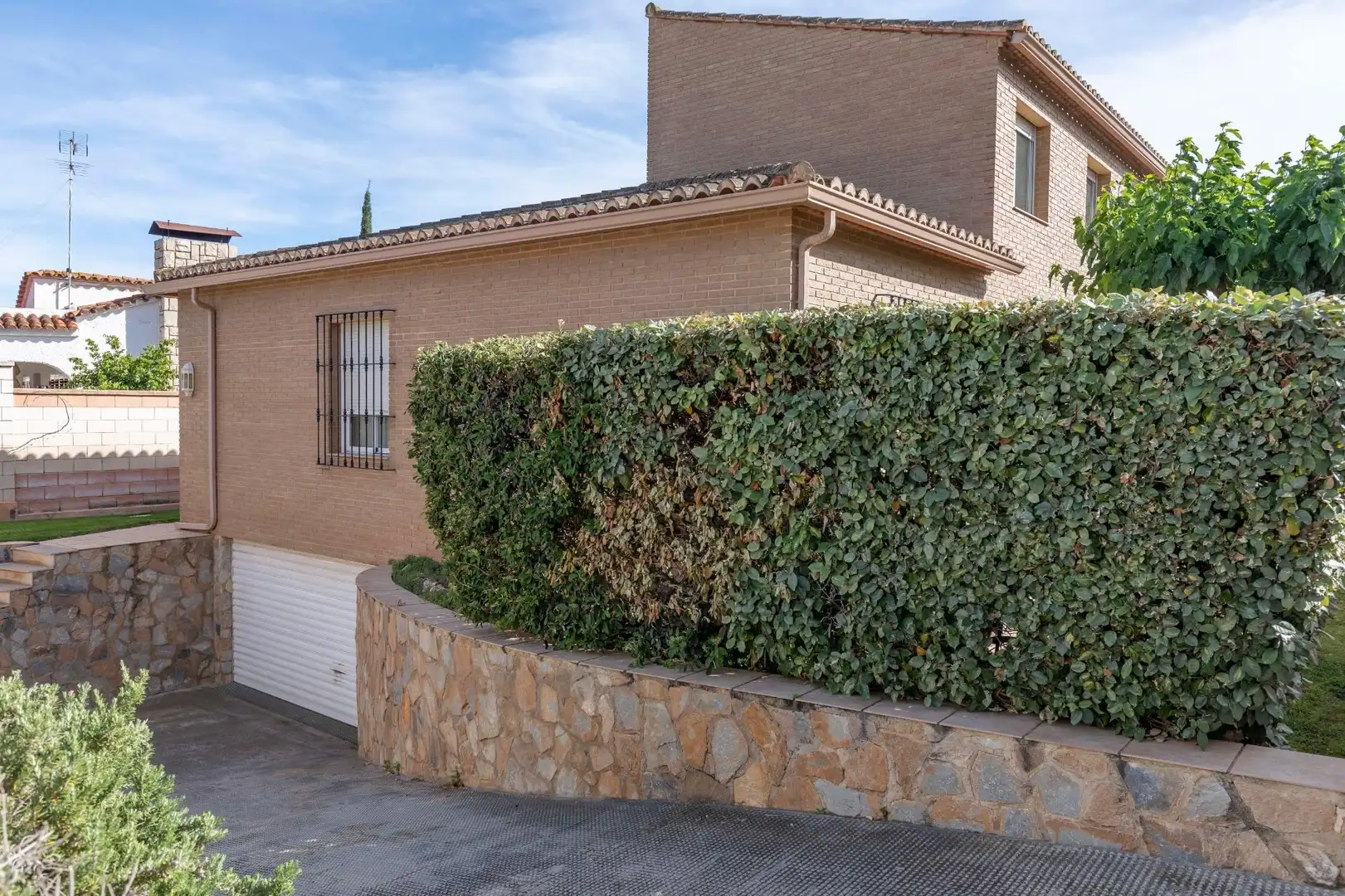 Vista exterior de Casa o chalet en venta en L'Eliana con Calefacción y Terraza