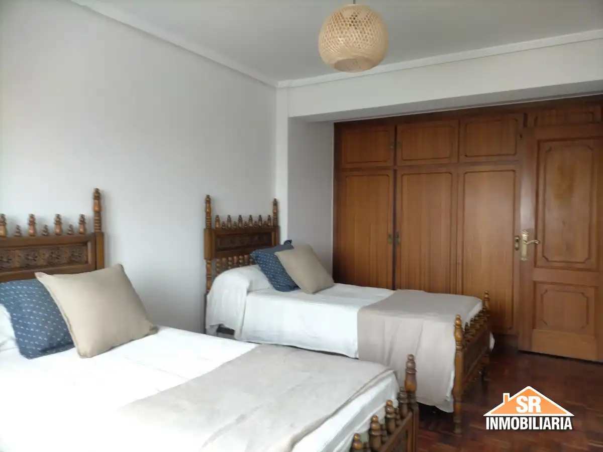 Habitación de Piso de alquiler en A Coruña Capital  con Calefacción, Amueblado y Horno