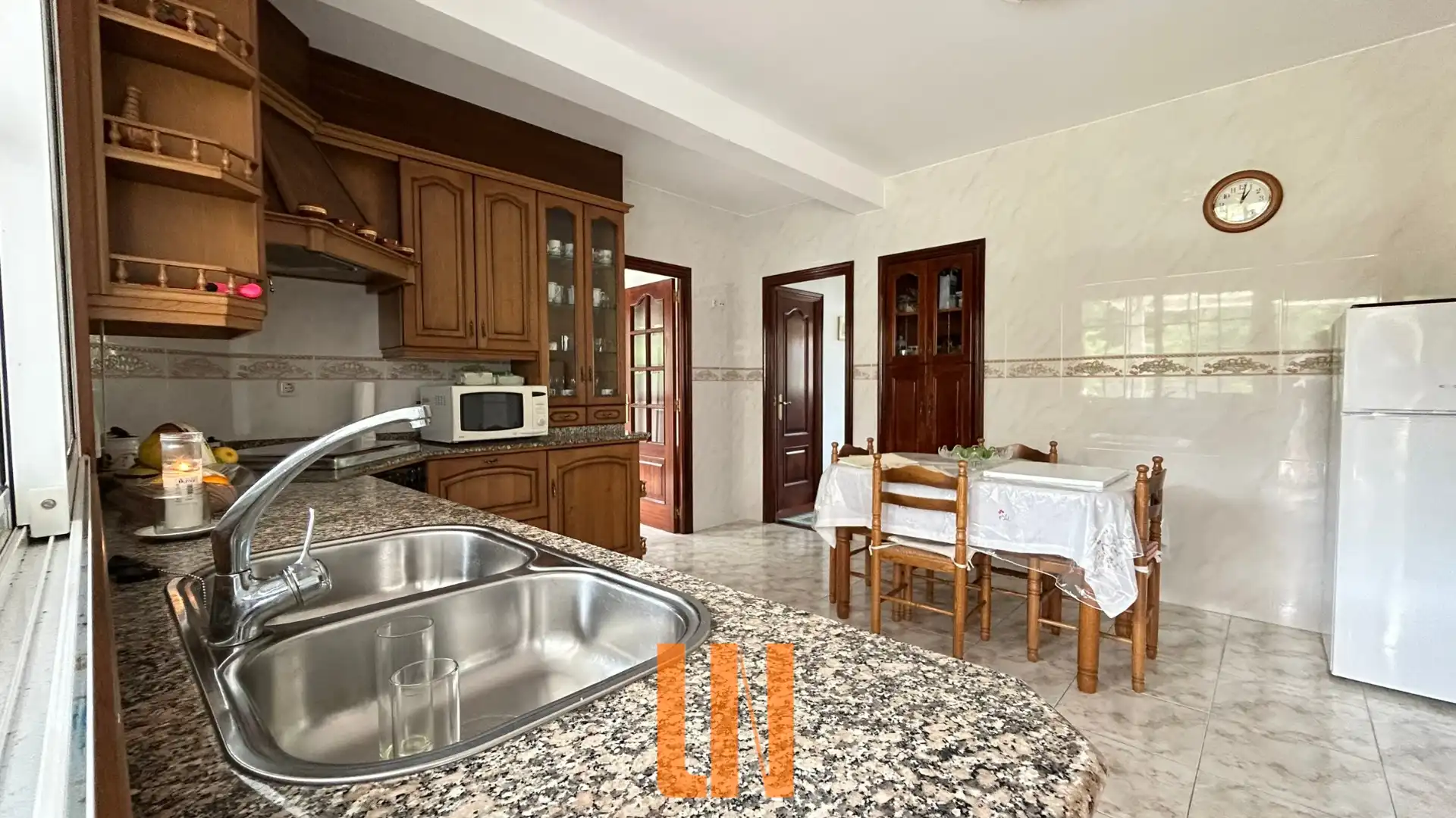 Cocina de Casa o chalet en venta en Oleiros con Calefacción, Jardín privado y Parquet