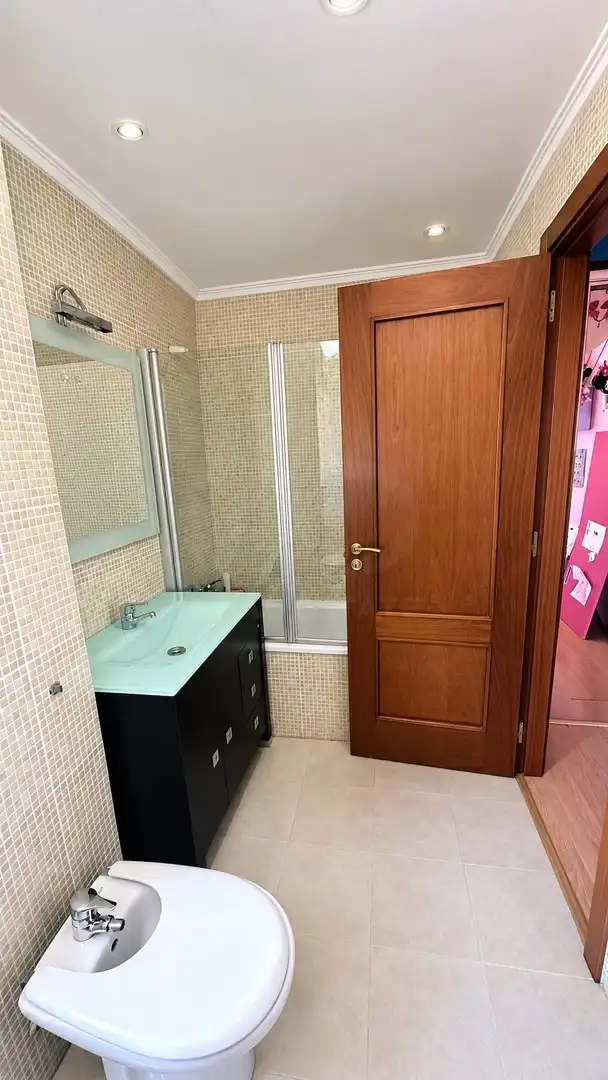 Badezimmer von Wohnung zum Verkauf in Villaquilambre mit Heizung