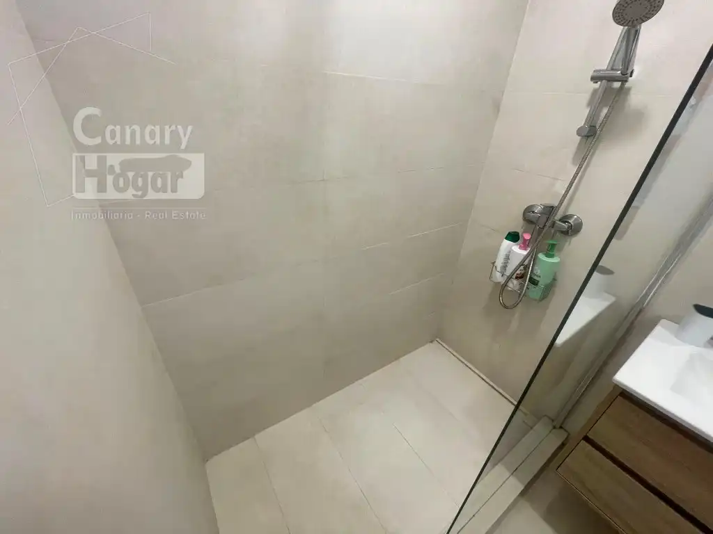 Bathroom of Study for sale in Arona  with Air Conditioner, Balcony and Internet