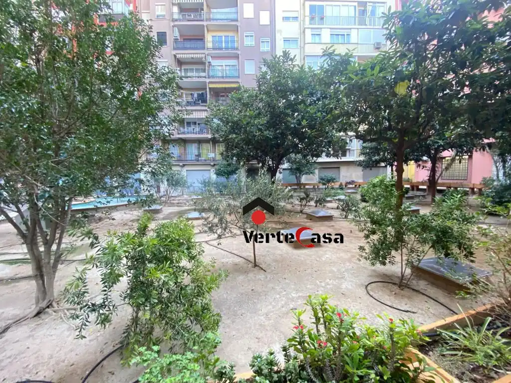 Vista exterior de Pis de lloguer en Valencia amb Aire condicionat i Terrassa