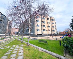 Vista exterior de Àtic en venda en Valdemoro amb Aire condicionat, Calefacció i Piscina comunitària