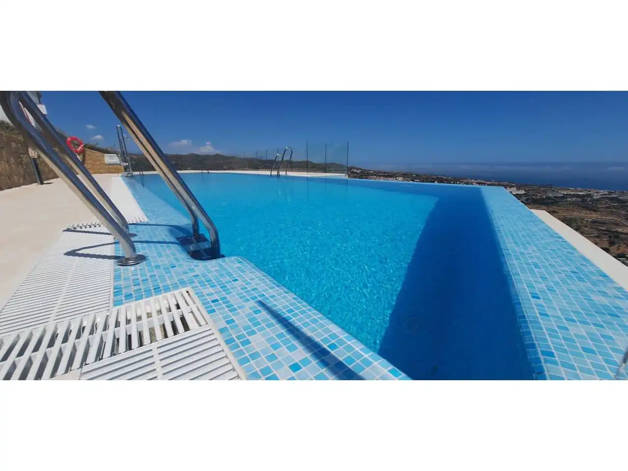 Piscina de Àtic en venda en Rincón de la Victoria amb Terrassa, Traster i Piscina comunitària