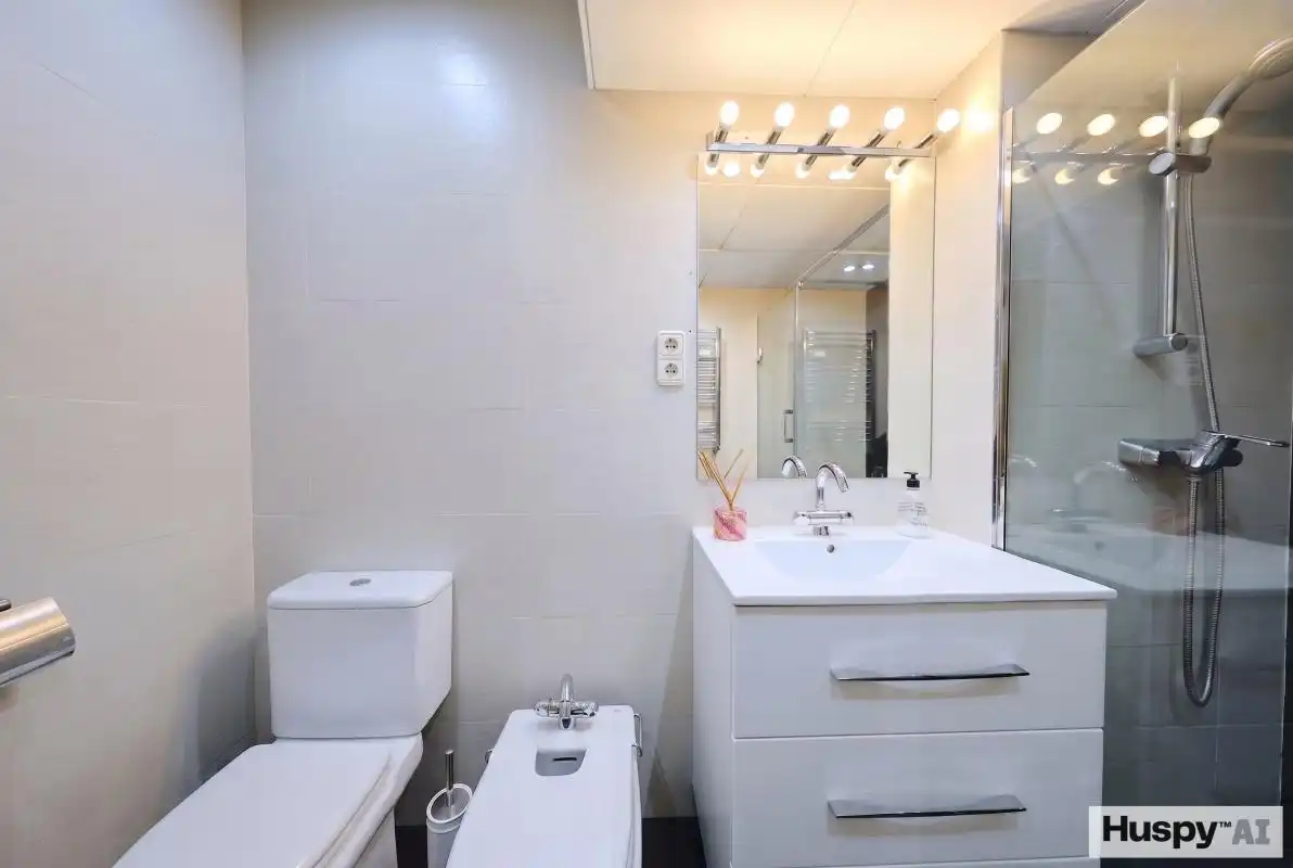 Badezimmer von Wohnung zum Verkauf in Madrid mit Klimaanlage, Heizung und Privatgarten