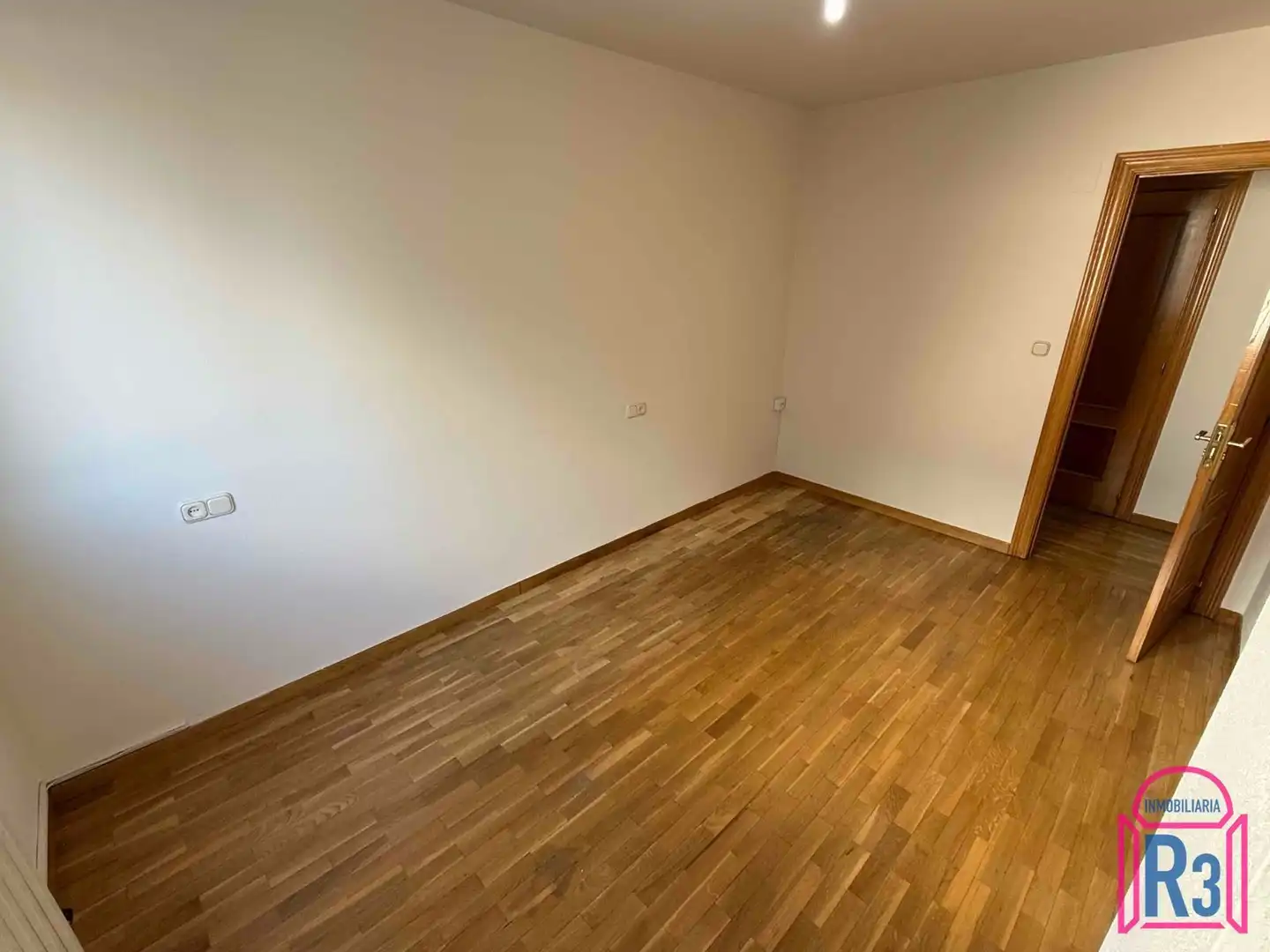 Habitación de Piso de alquiler en León Capital  con Calefacción, Terraza y Trastero
