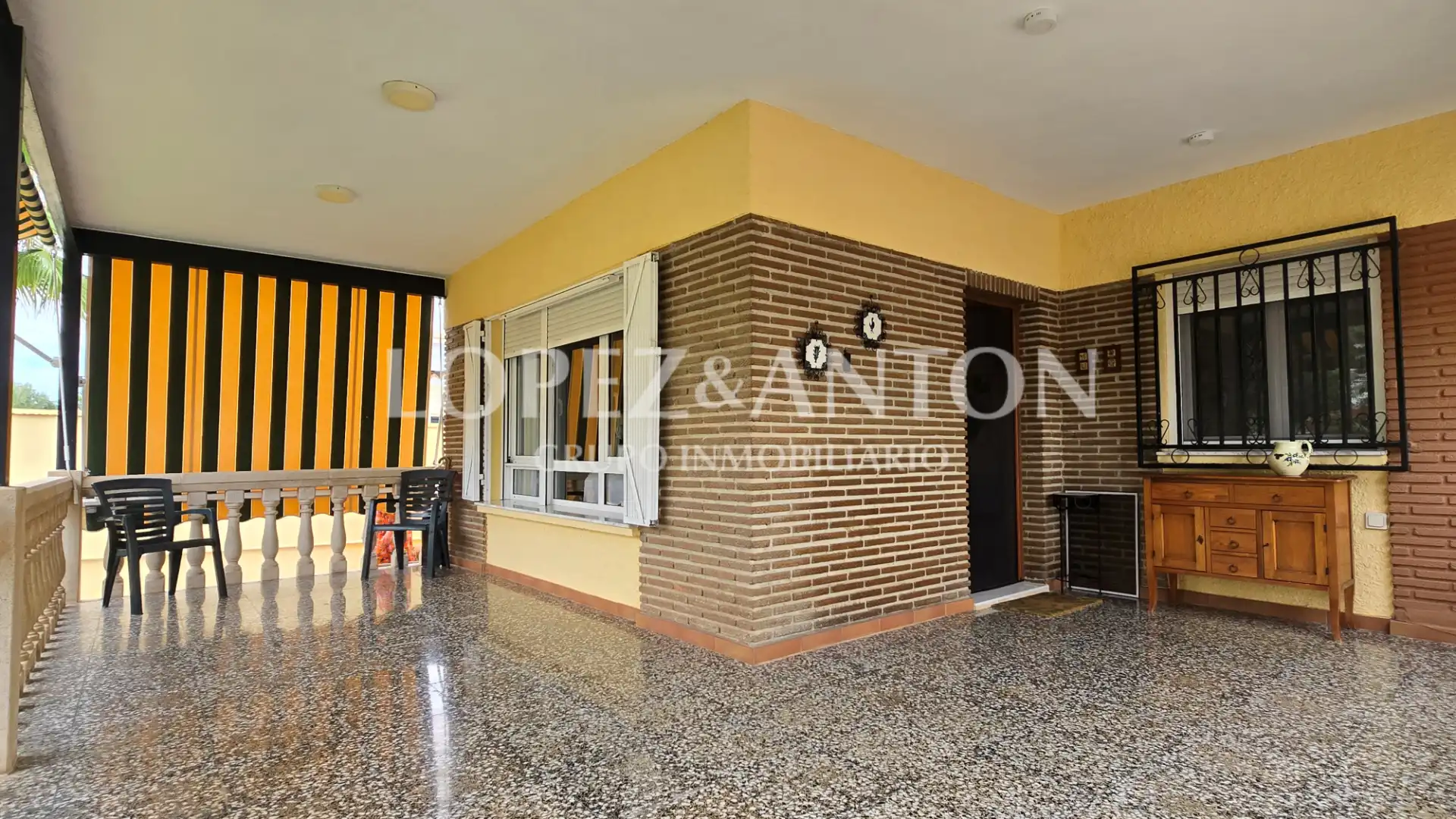 Exterior view of Houses for sale in L'Eliana  with Air Conditioner, Private garden and Terrace