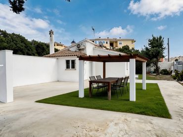Villa mit Pool zur Miete in Carrer Mabra