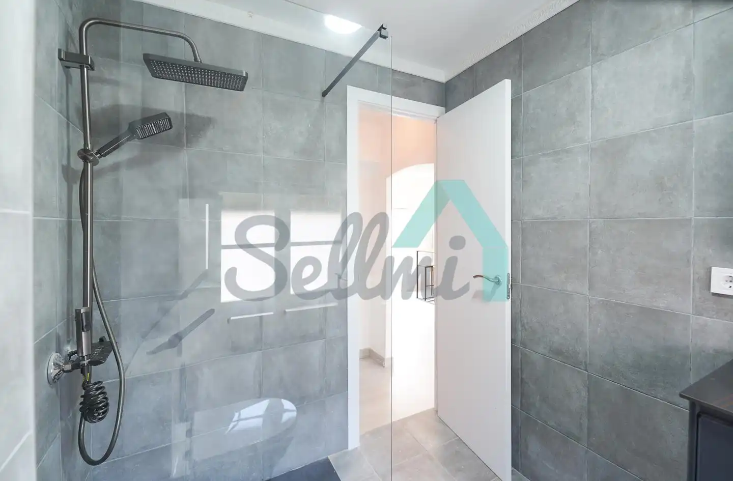 Badezimmer von Wohnung zum Verkauf in Aller mit Terrasse