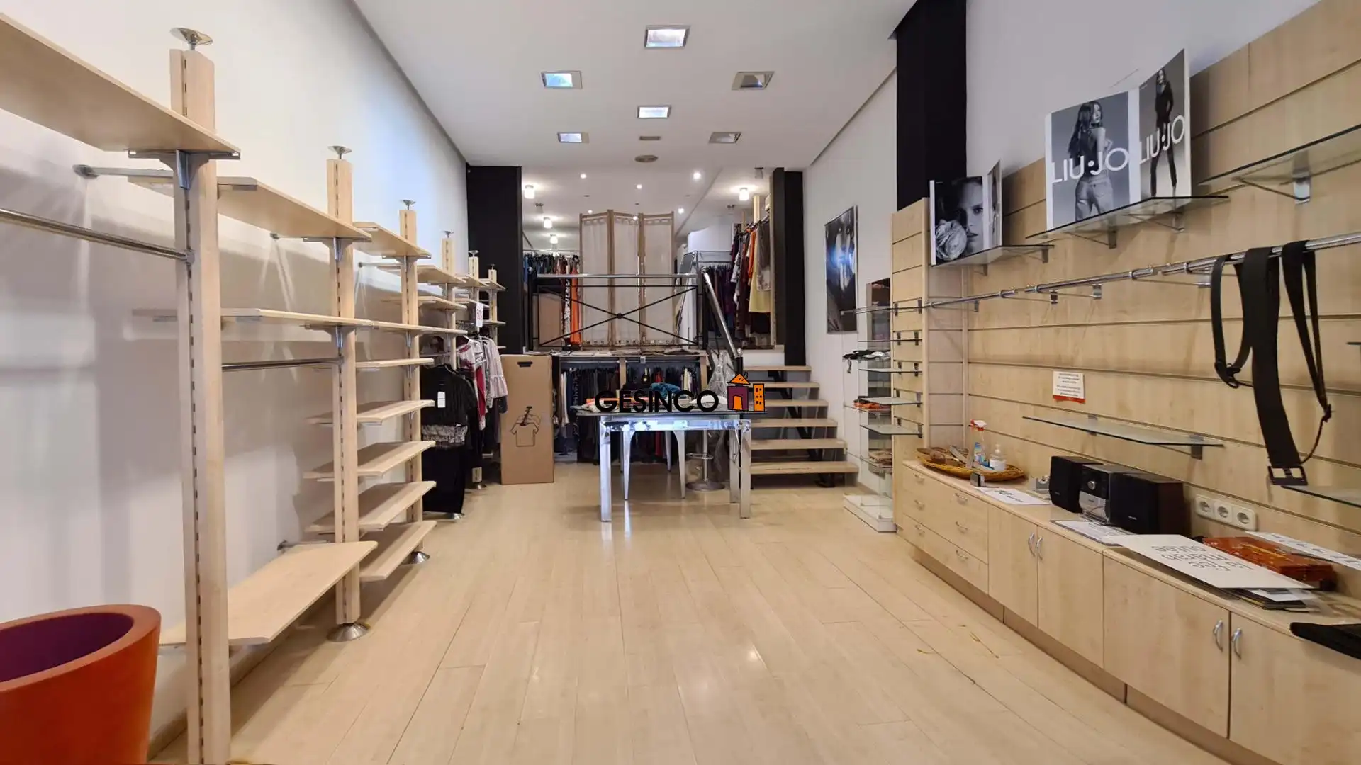 Locale commerciale in vendita a Calle de Josep Melcior Gomis 25, imagen 3