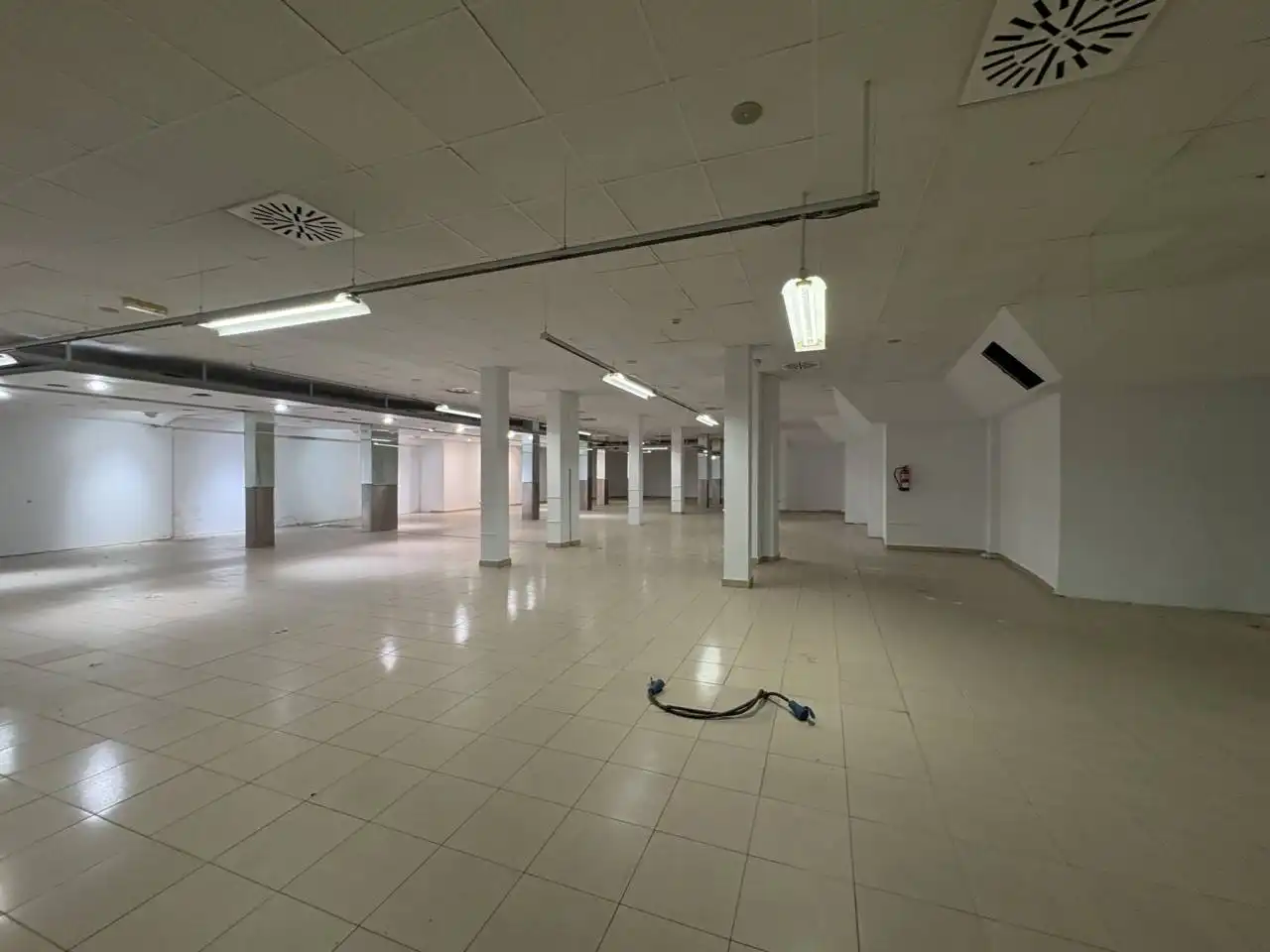 Local comercial de lloguer a Avenida Andalucía, imagen 3