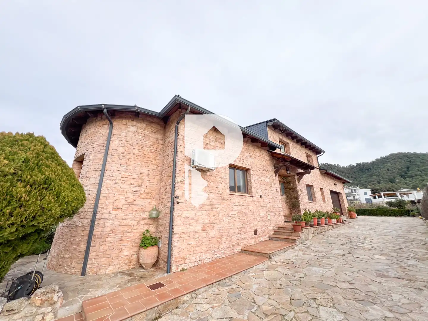 Vista exterior de Casa o xalet en venda en Vallirana amb Aire condicionat, Calefacció i Jardí privat