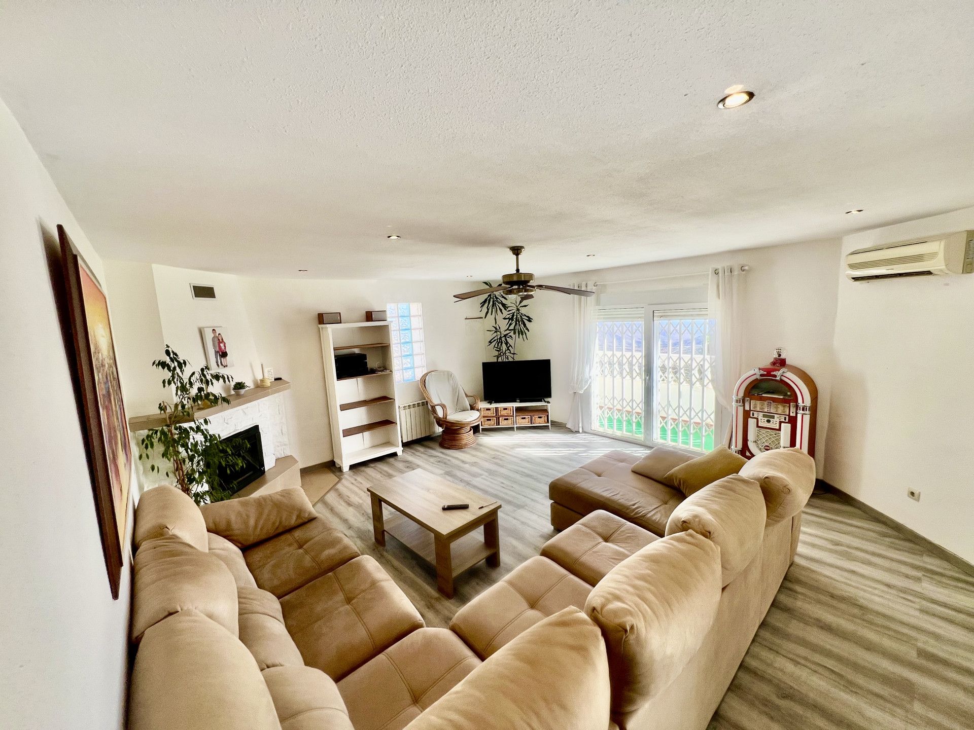 Sala d'estar de Casa o xalet en venda en Felix amb Aire condicionat, Calefacció i Jardí privat