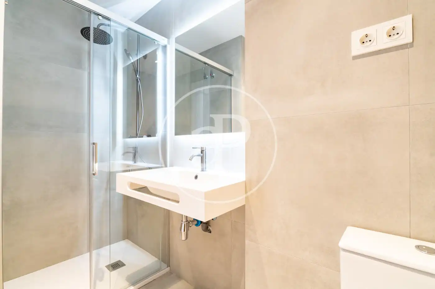 Baño de Piso de alquiler en Barcelona con Aire acondicionado, Calefacción y Trastero