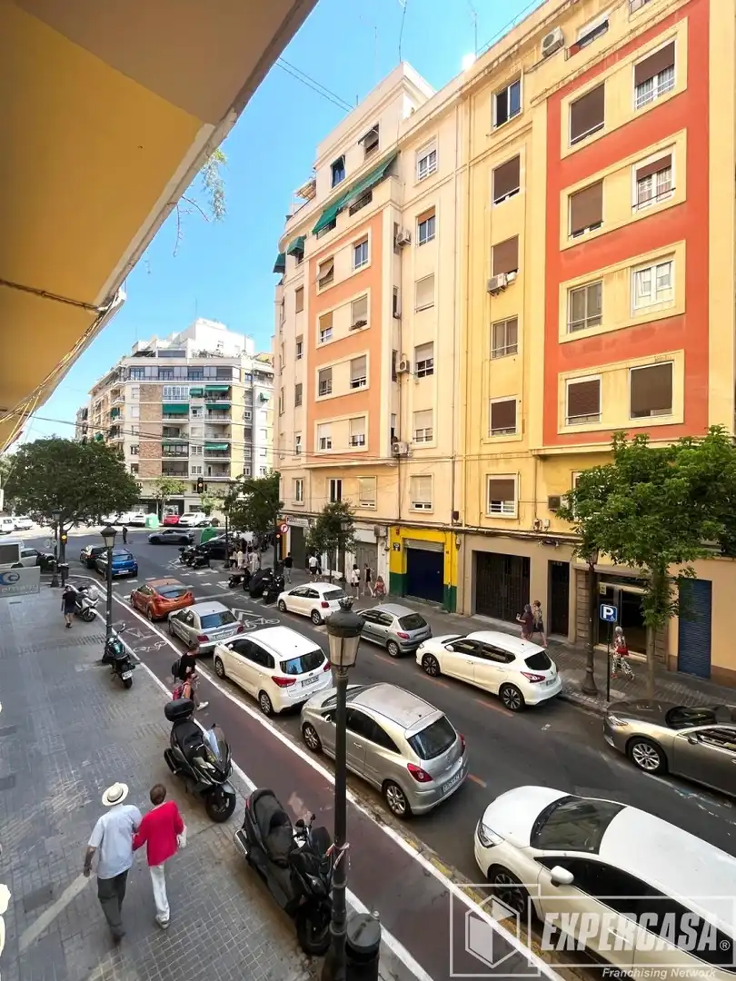 Vista exterior de Piso en venta en Valencia con Terraza