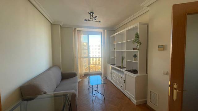 Piso en Alquiler en Calle del Peso Hispano, 6 en PAU de Carabanchel