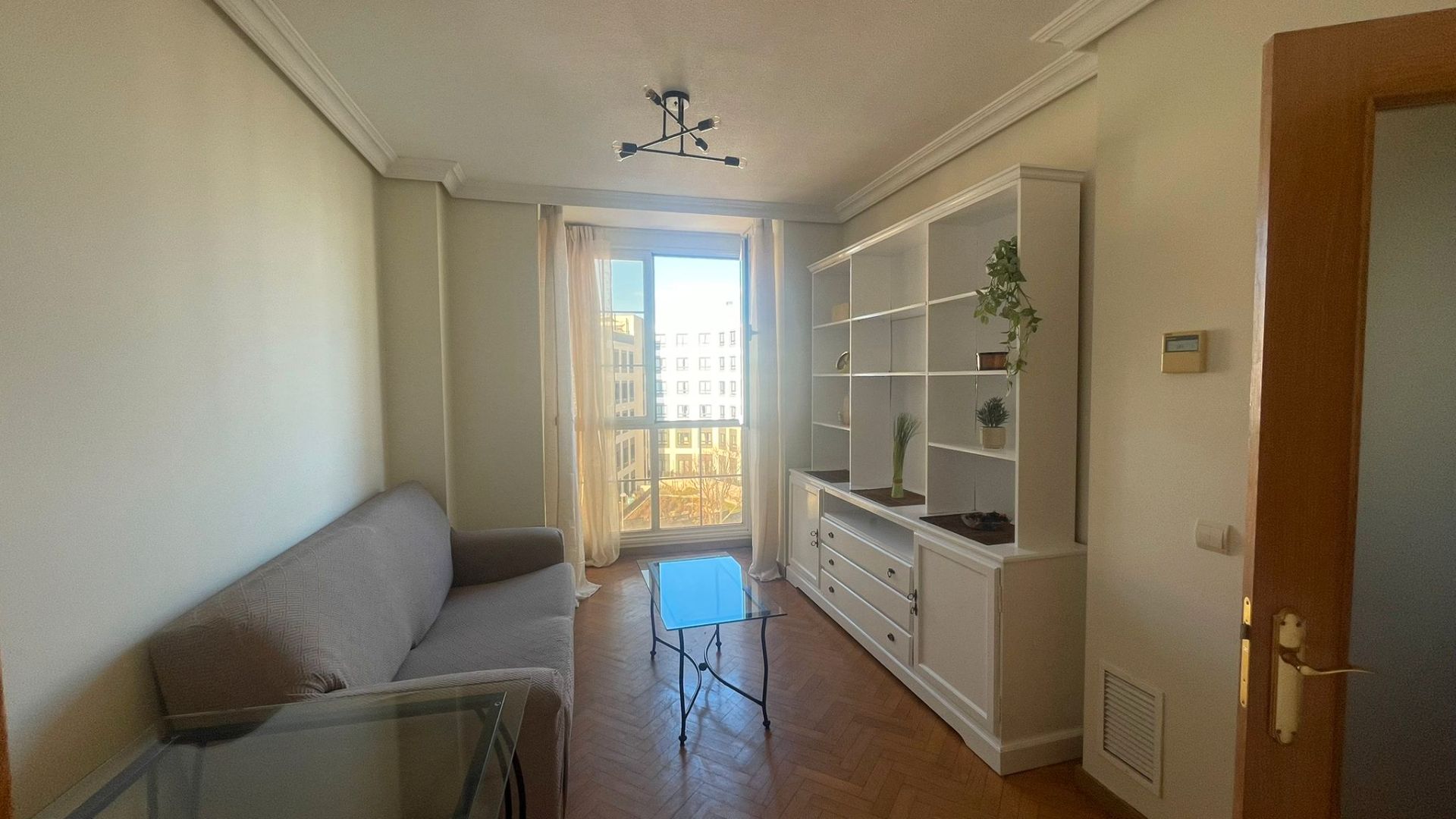 Dormitori de Pis de lloguer en  Madrid Capital amb Aire condicionat, Calefacció i Traster