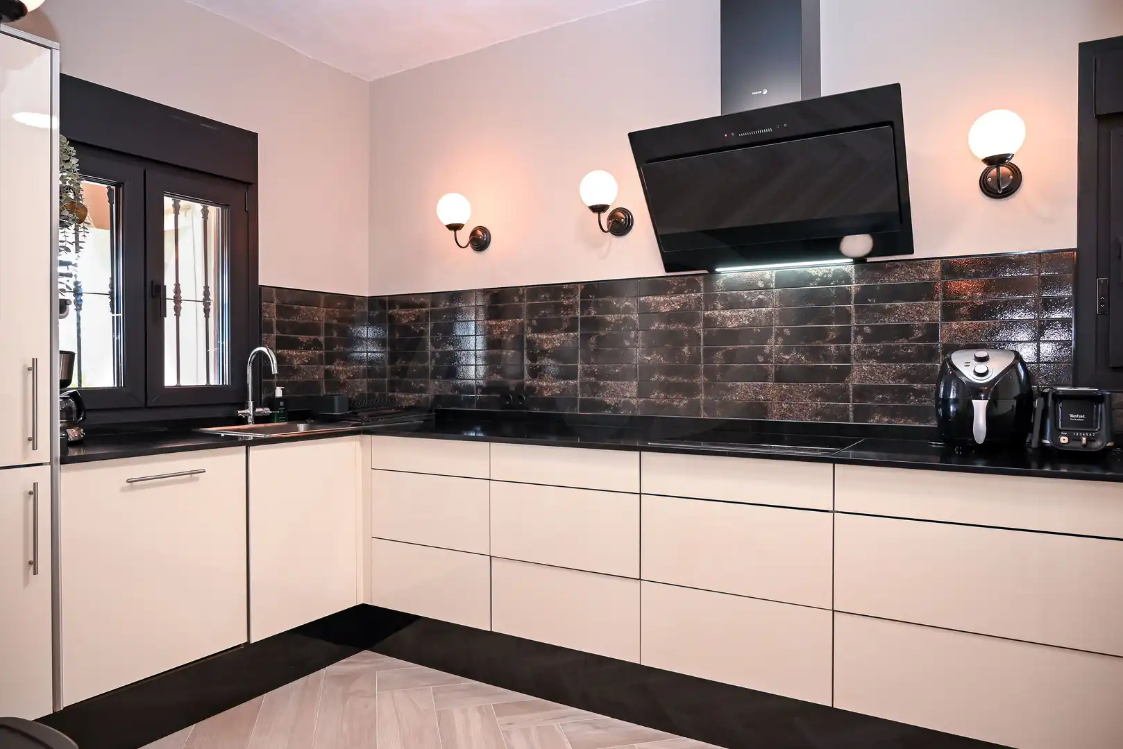 Cuina de Casa o xalet en venda en Alhaurín de la Torre amb Aire condicionat, Calefacció i Terrassa