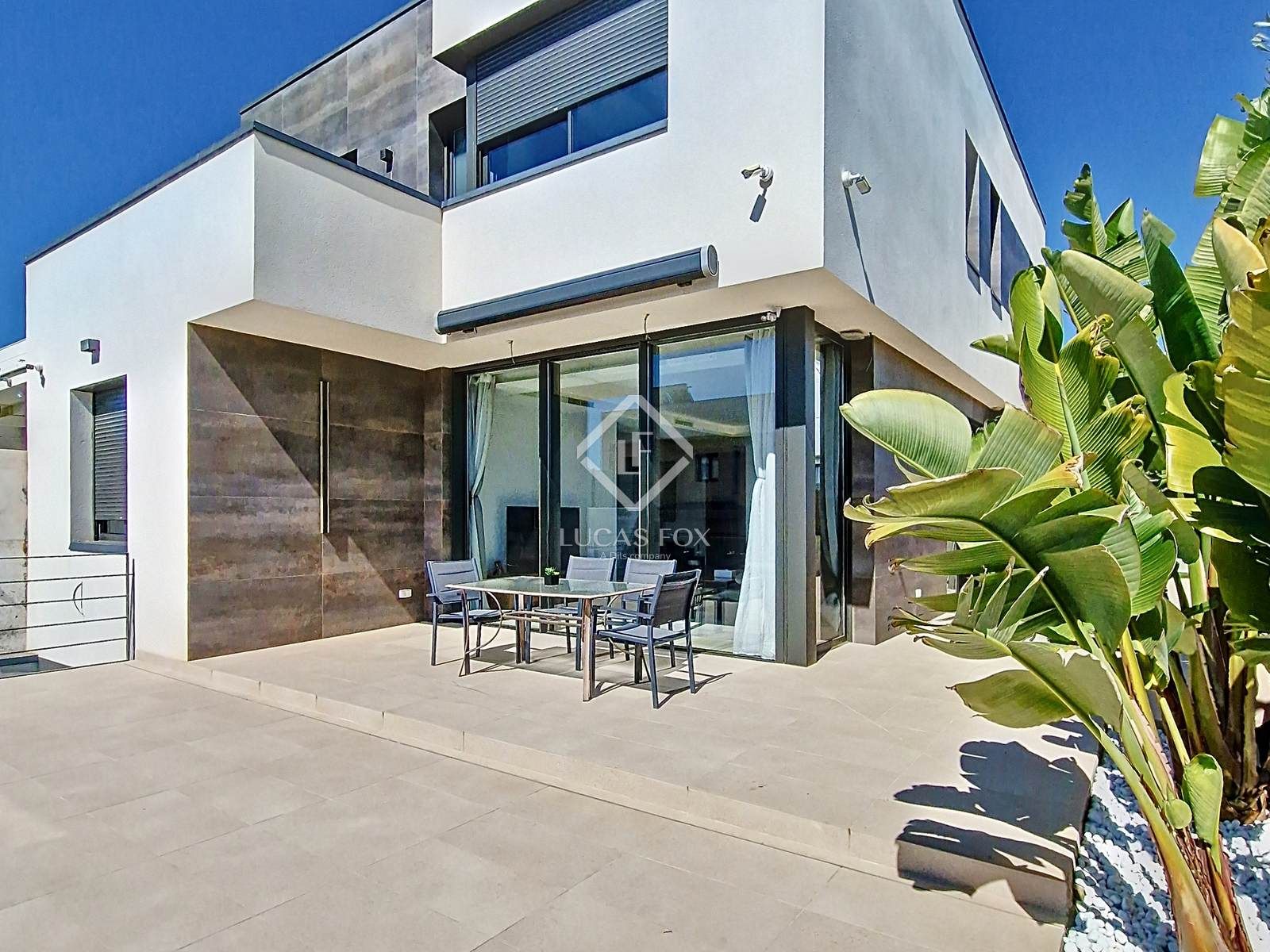 Terrace of House or chalet for sale in Vilanova i la Geltrú  with Air Conditioner, Heating and Terrace
