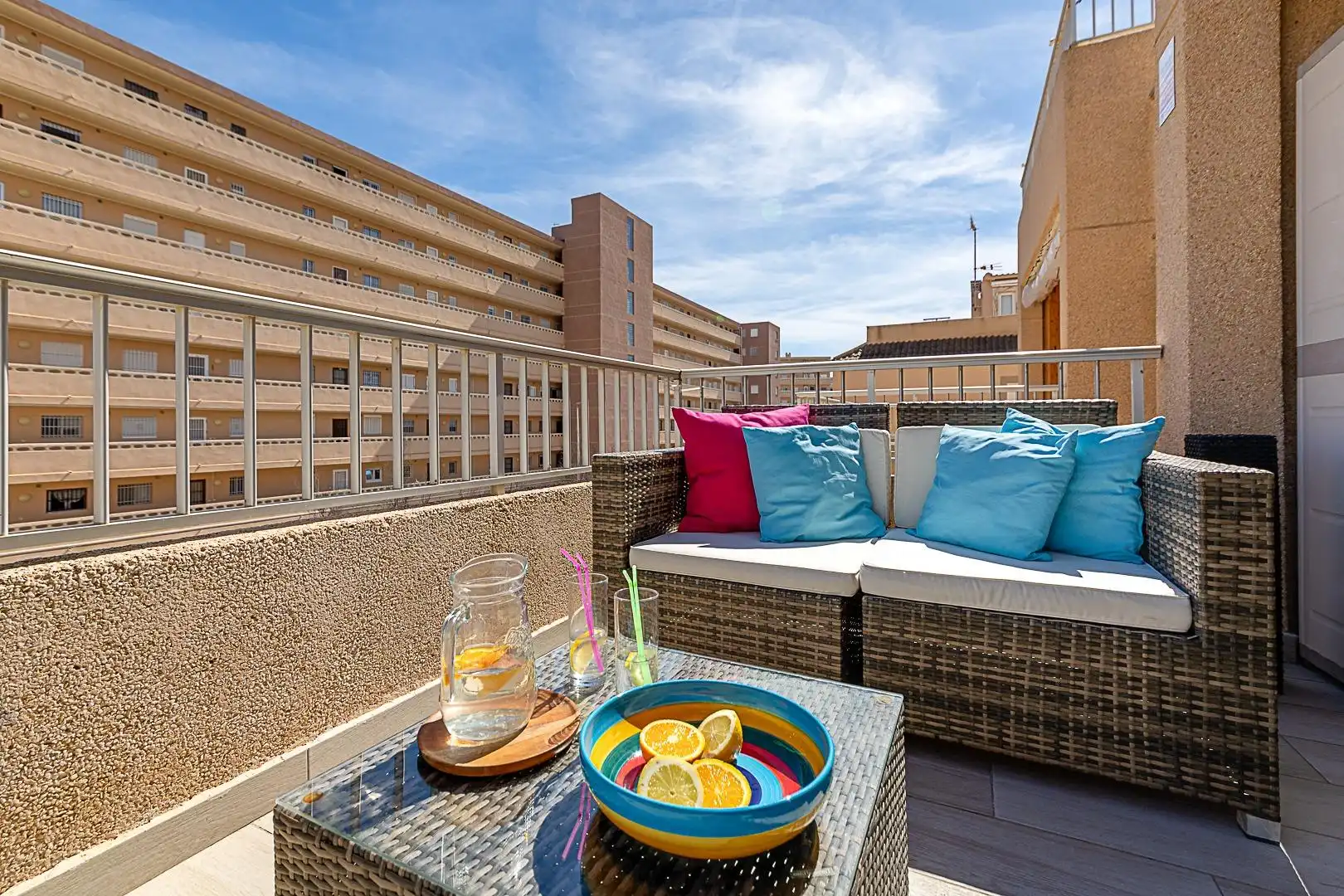 Terrasse von Wohnungen zur Miete in Torrevieja mit Klimaanlage, Terrasse und Möbliert