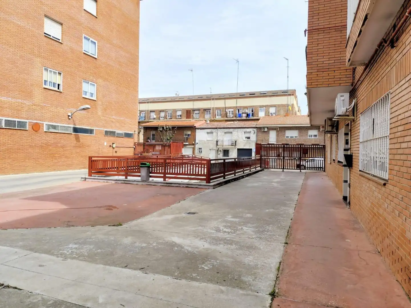 Vista exterior de Dúplex en venta en Azuqueca de Henares con Aire acondicionado y Calefacción