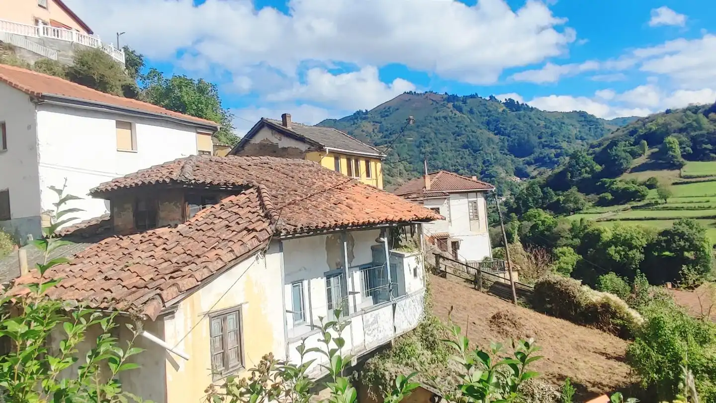 Vista exterior de Casa o chalet en venta en Aller con Balcón