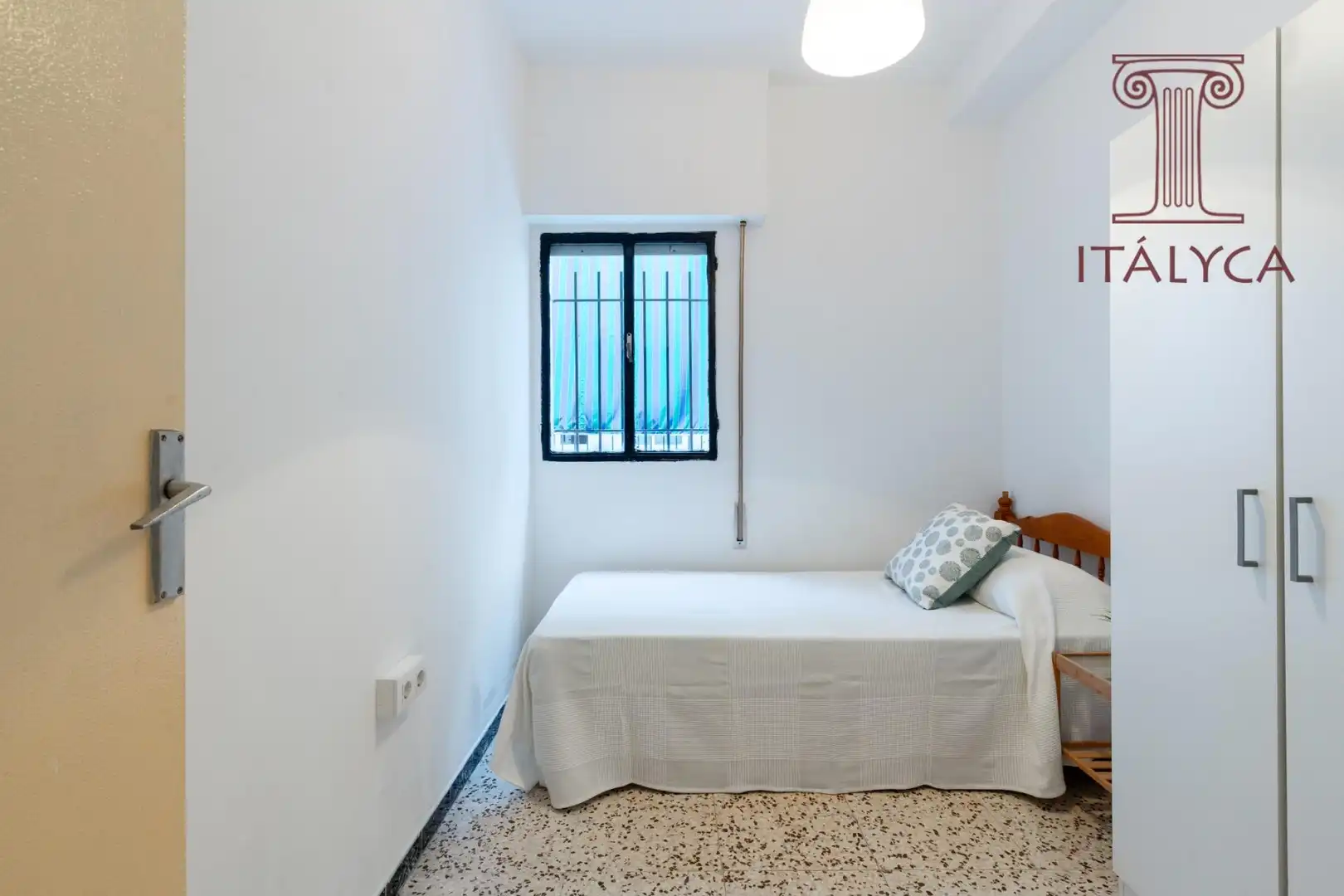 Bedroom of Flat for sale in Sevilla  with Air Conditioner and Terrace
