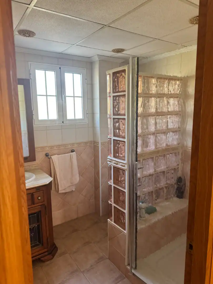 Bany de Casa o xalet en venda en Elche / Elx amb Aire condicionat, Calefacció i Jardí privat