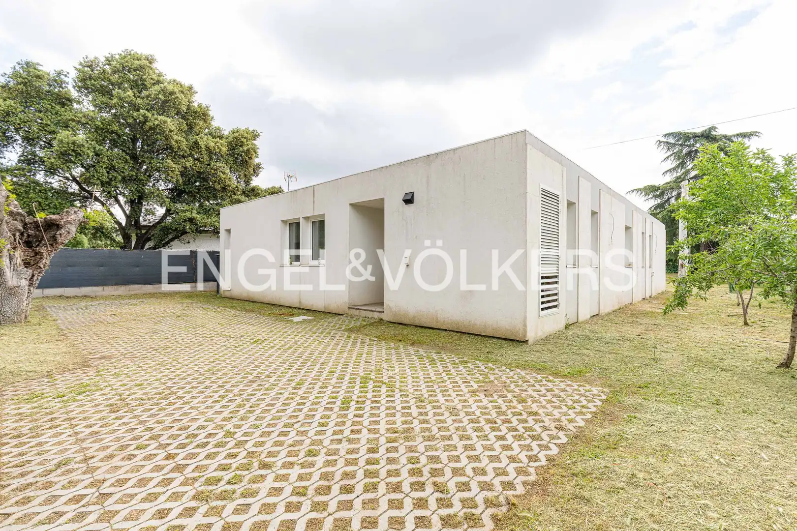 Vista exterior de Casa o xalet de lloguer en Alpedrete amb Calefacció, Jardí privat i Parquet