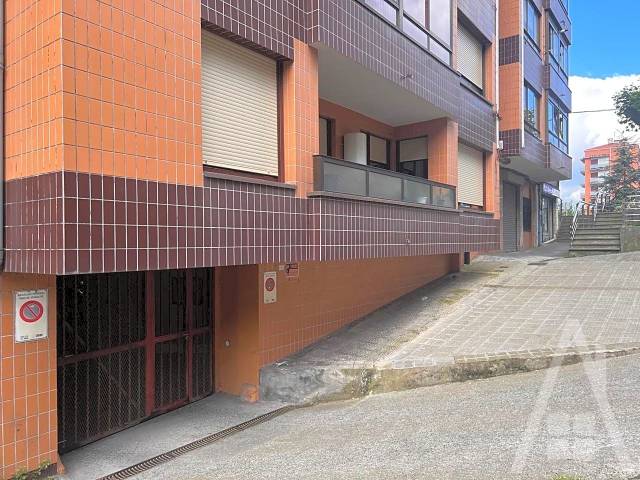 Garaje en Venta en San Antonio en Etxebarri