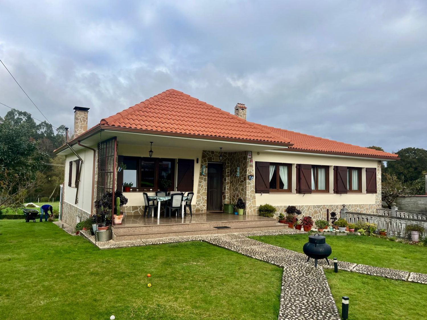 Vista exterior de Casa o xalet en venda en Carballo amb Calefacció