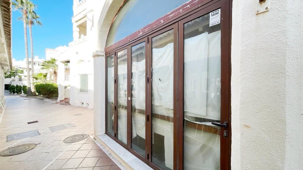 Premises for sale in Puerto Marina