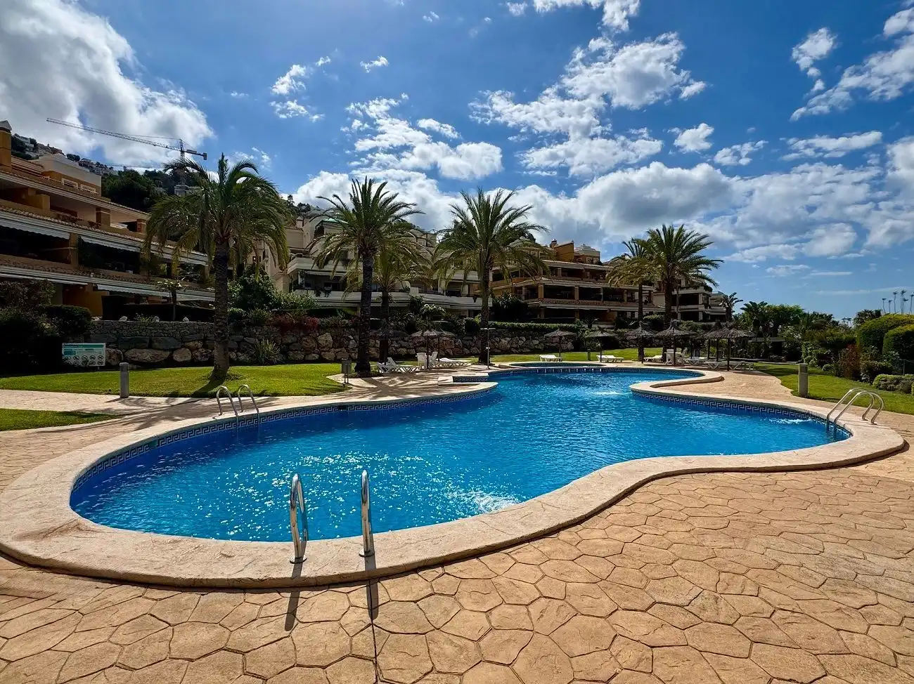 Piscina de Apartamento de alquiler en Altea con Aire acondicionado, Calefacción y Jardín privado