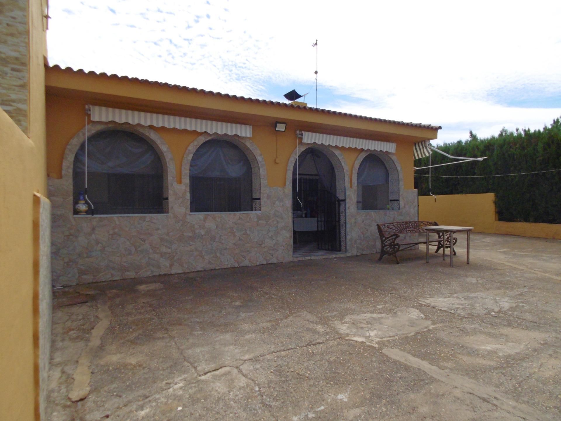 Exterior view of House or chalet for sale in Gibraleón  with Swimming Pool