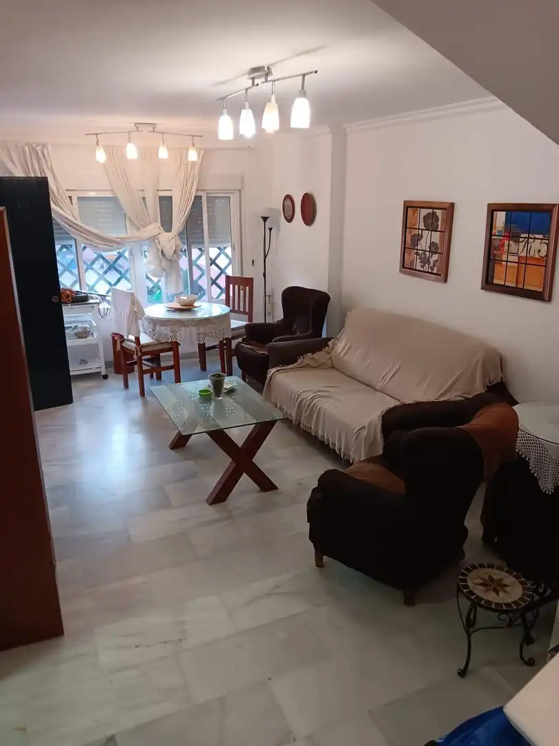 Wohnzimmer von Einfamilien-Reihenhaus zur Miete in Algeciras