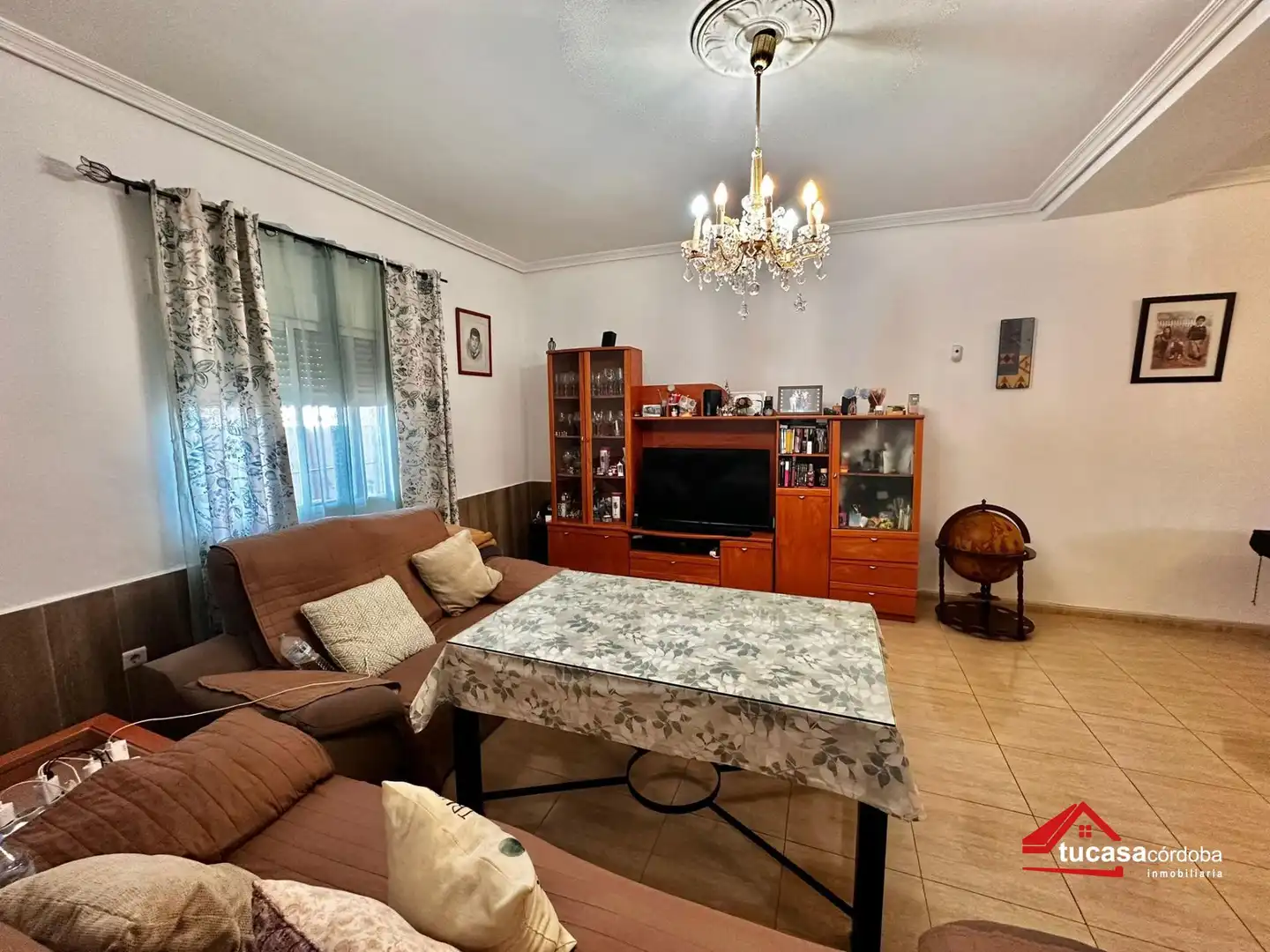 Sala d'estar de Casa o xalet en venda en Córdoba amb Aire condicionat, Jardí privat i Piscina