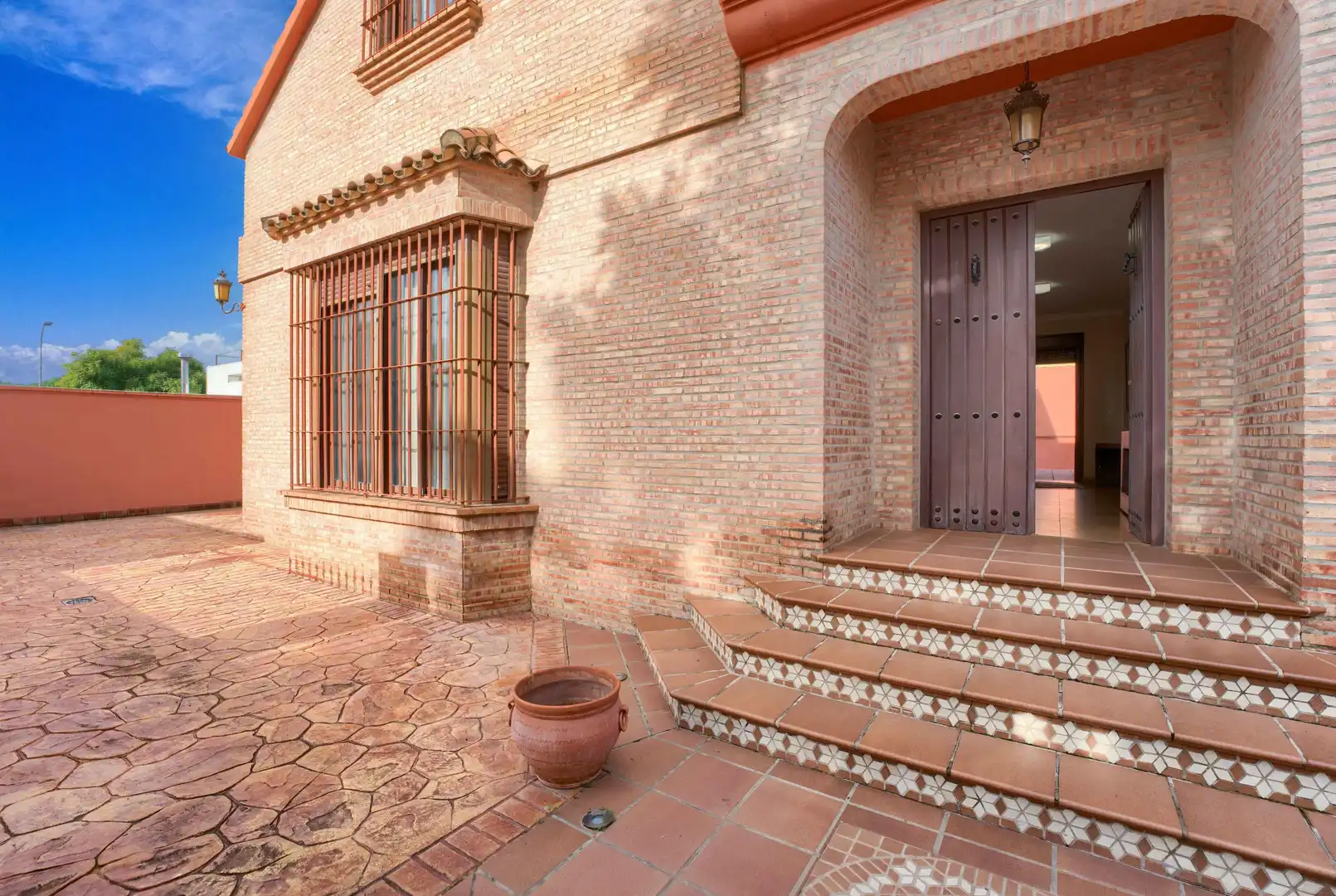 Exterior view of Houses for sale in Montequinto  with Air Conditioner, Heating and Private garden