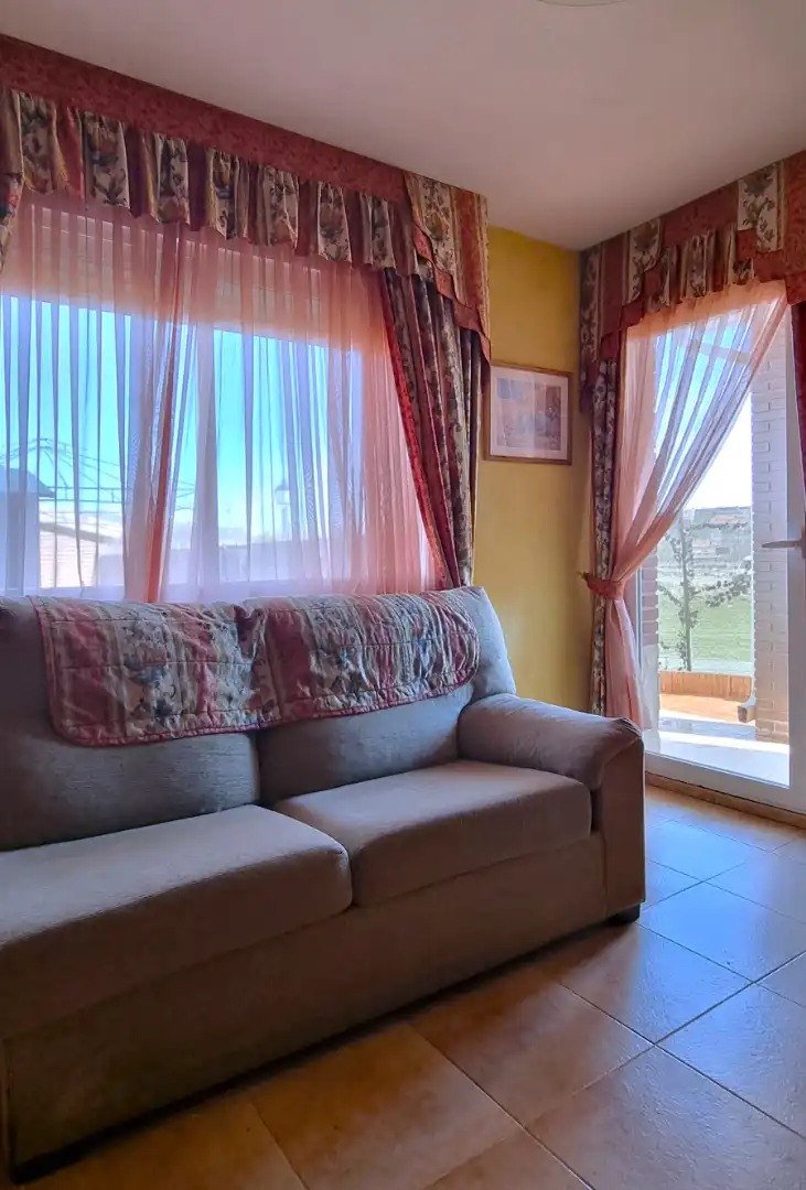 Sala d'estar de Casa adosada en venda en Guadalix de la Sierra amb Aire condicionat, Calefacció i Jardí privat