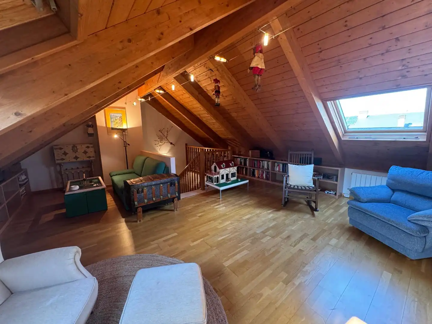 Sala de estar de Casa adosada en venta en Boadilla del Monte con Aire acondicionado, Calefacción y Jardín privado