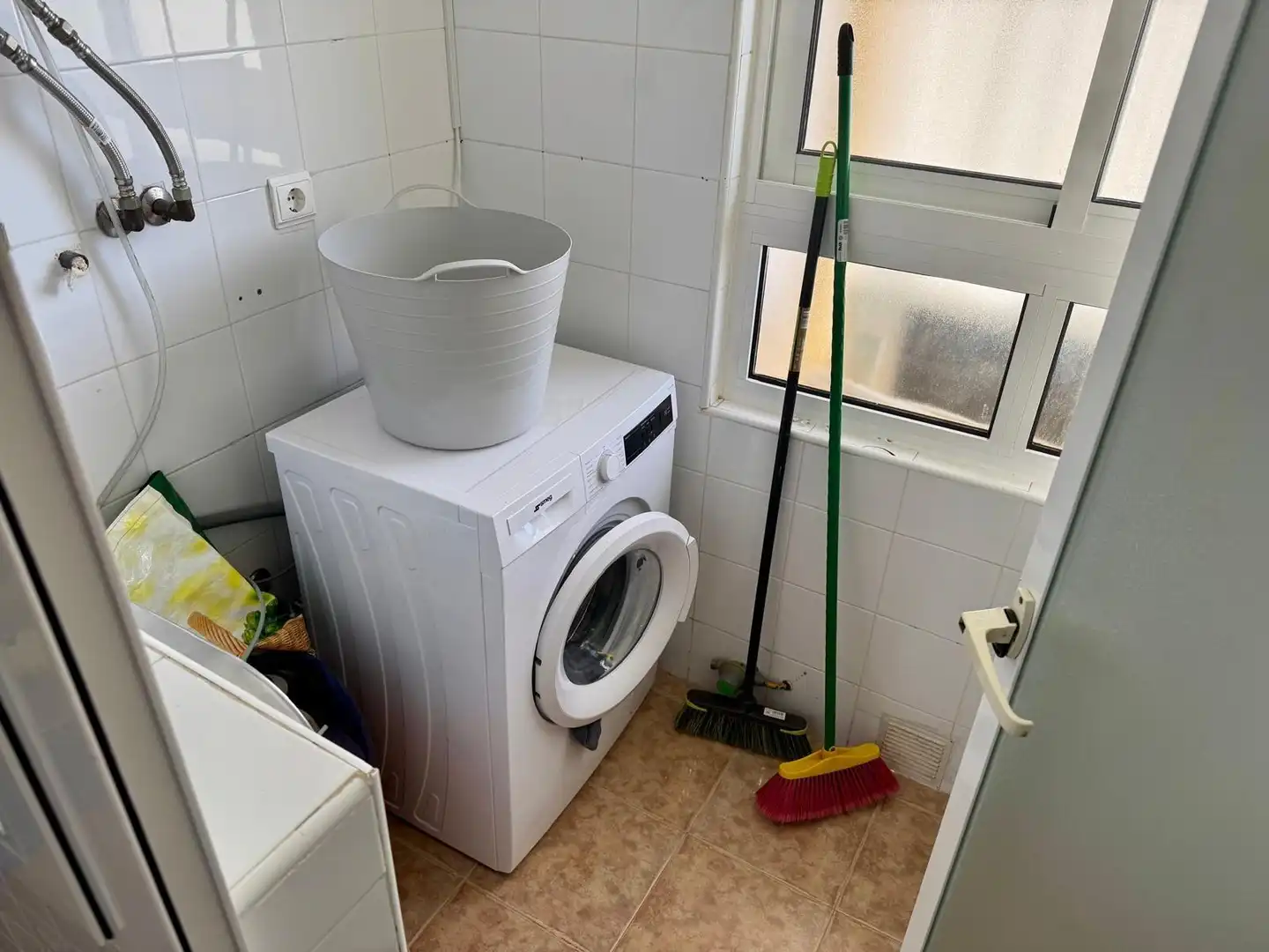 Bathroom of Apartments for rent in Alicante / Alacant  with Air Conditioner, Furnished and Community pool