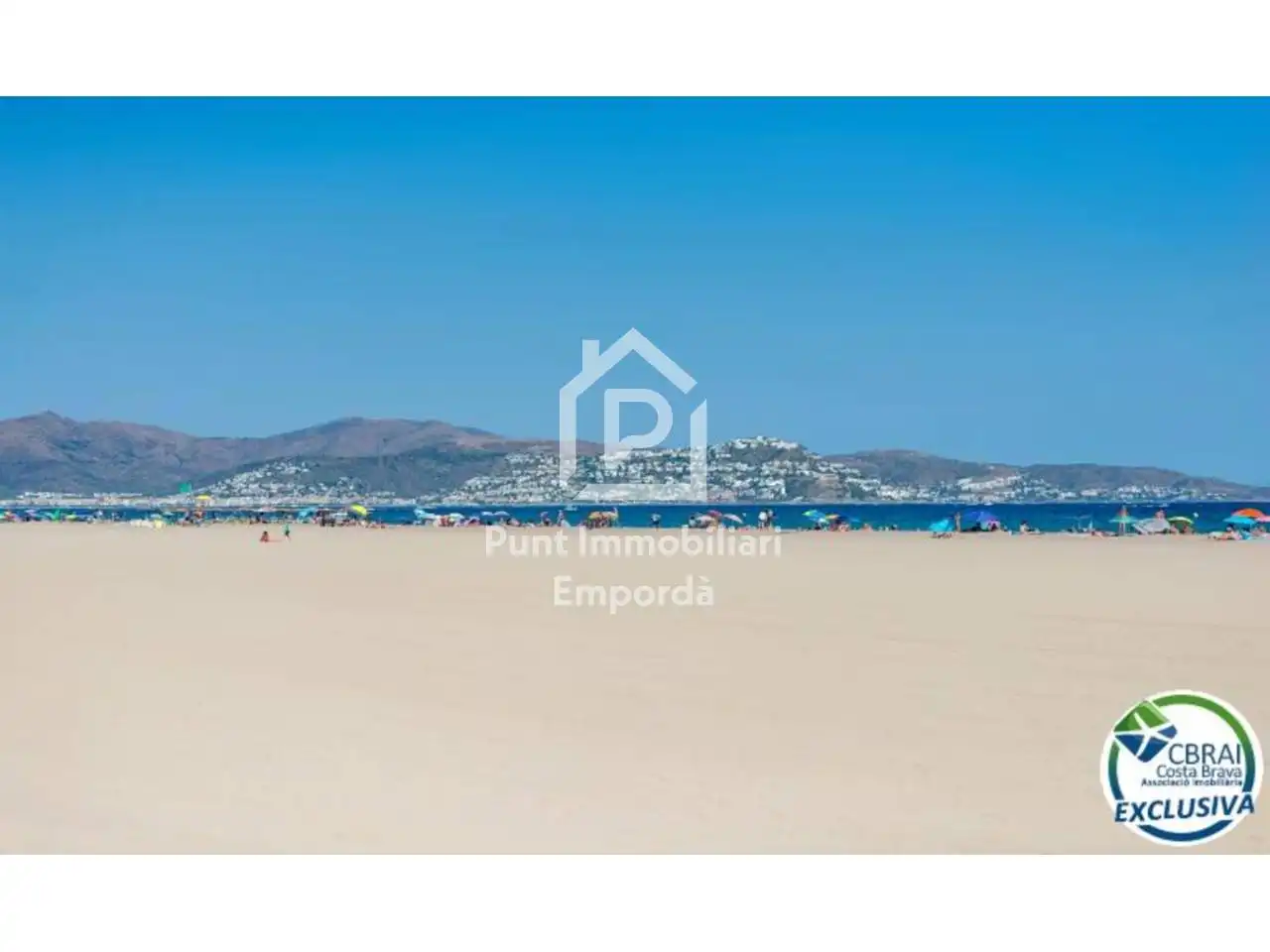 Vista exterior de Apartament en venda en Empuriabrava amb Aire condicionat, Terrassa i Moblat