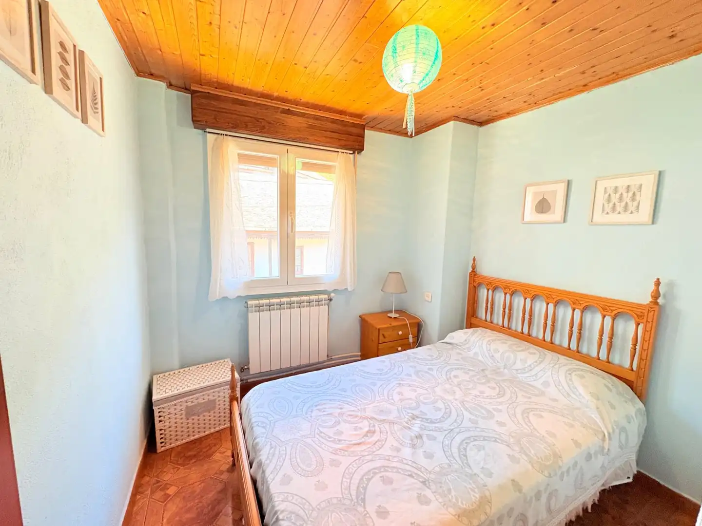 Dormitori de Casa o xalet en venda en Ponferrada amb Calefacció, Terrassa i Moblat