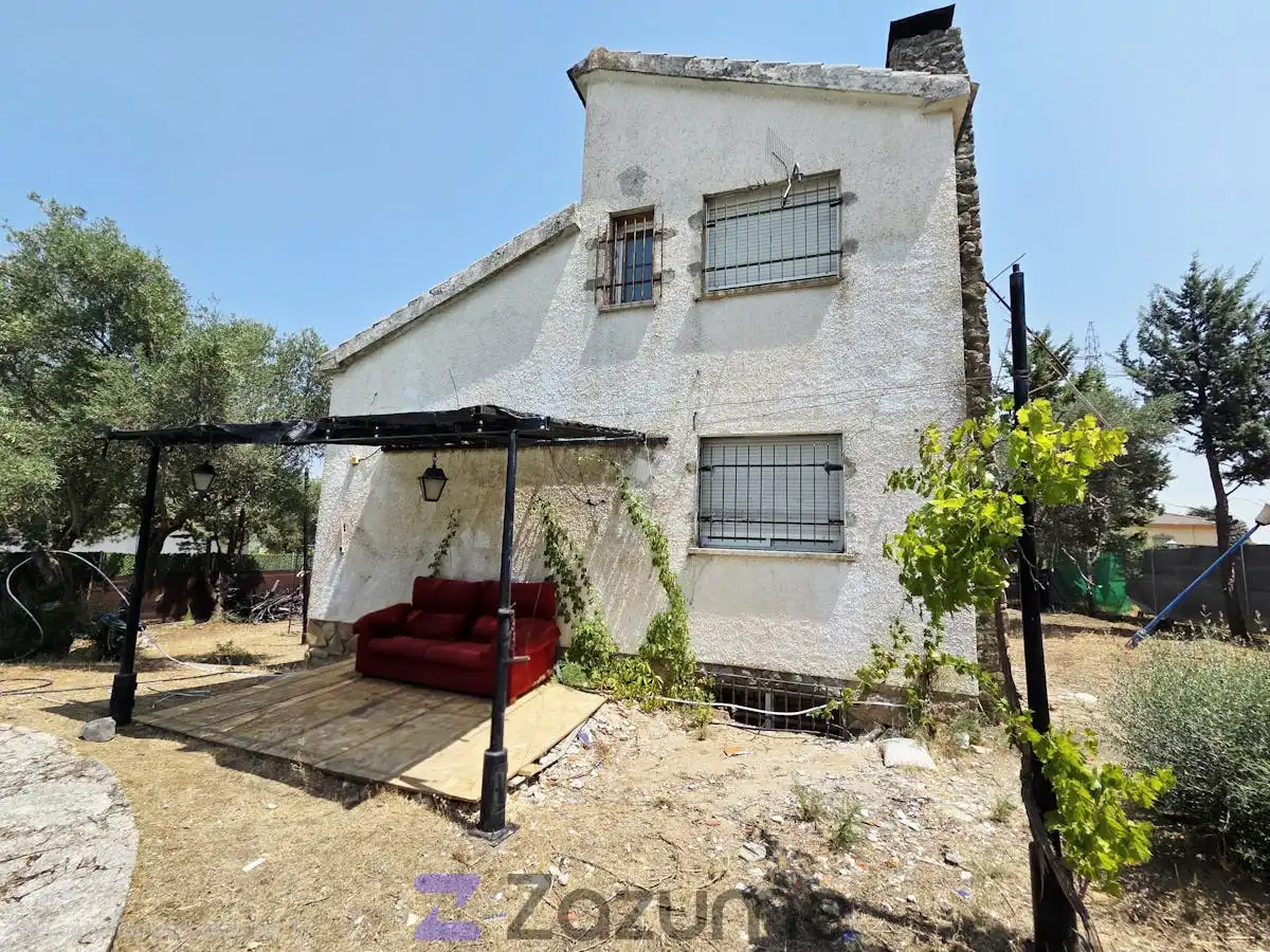 Vista exterior de Casa o chalet de alquiler en El Casar de Escalona con Calefacción, Jardín privado y Amueblado