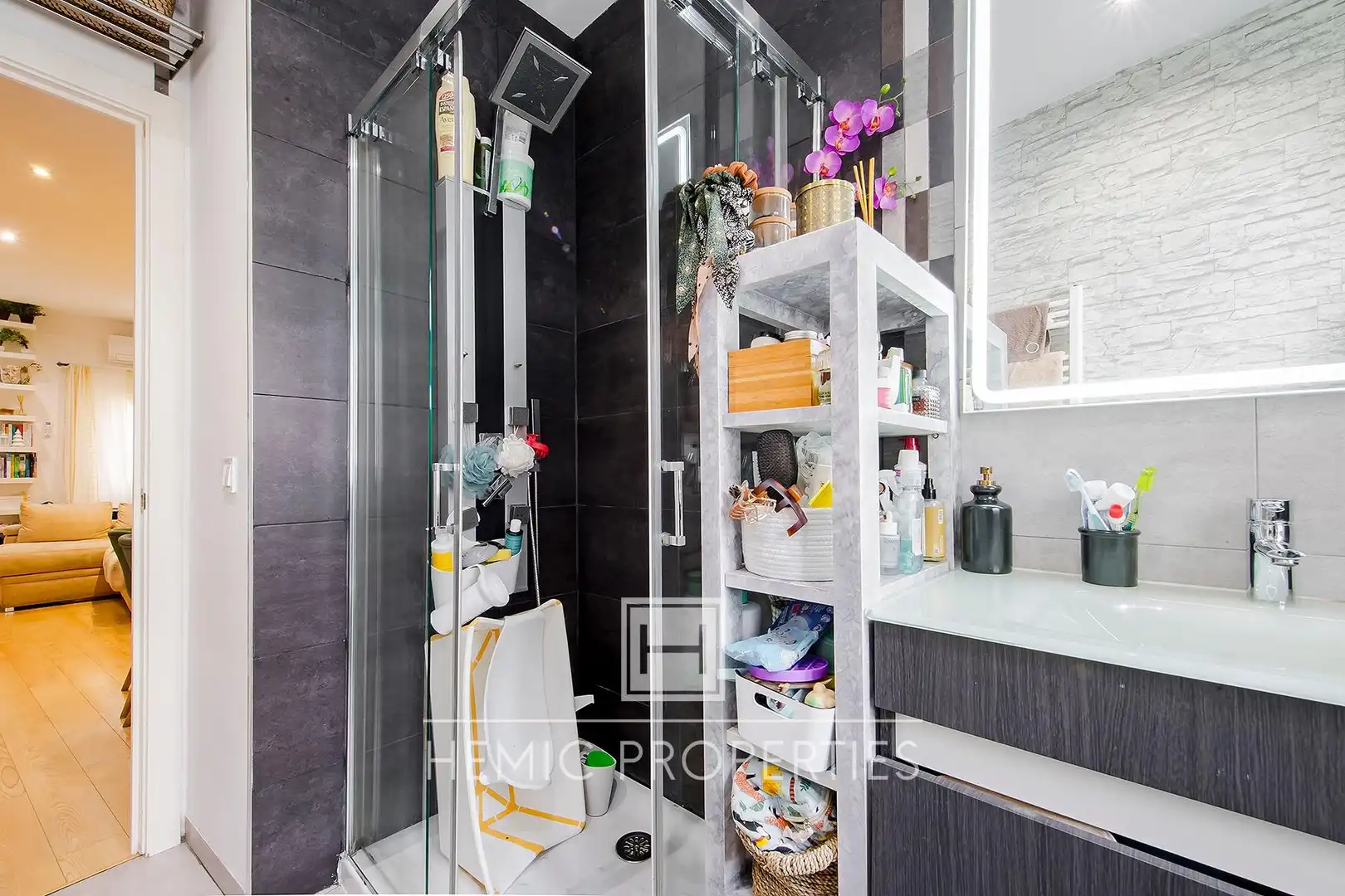 Baño de Apartamento en venta en Madrid con Aire acondicionado, Calefacción y Parquet