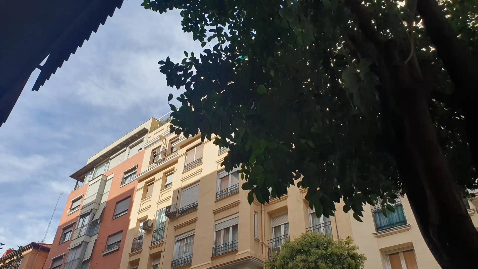 Vista exterior de Pis en venda en Madrid amb Calefacció i Moblat