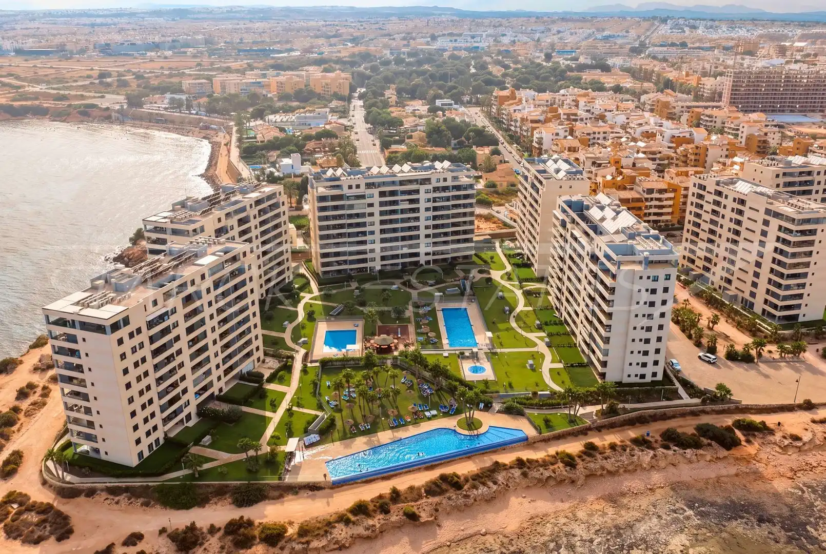 Vista exterior de Apartament en venda en Orihuela amb Aire condicionat, Jardí privat i Piscina